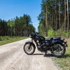 Najlepsze trasy motocyklowe wokół Warszawy: bezpieczne i malownicze propozycje