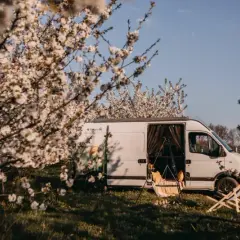 Gdzie na wakacje z przyczepą kempingową? Odkryj idealne miejsca w Polsce