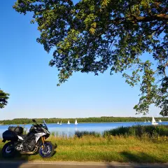 Najlepsze trasy motocyklowe w Mazurach – odkryj ukryte skarby