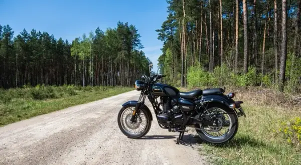 Najlepsze trasy motocyklowe wokół Warszawy: bezpieczne i malownicze propozycje