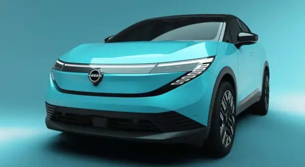 Przyszłość motoryzacji w kolorze błękitu. Nowy nissan leaf elektryczny z futurystycznym designem i innowacyjnym oświetleniem.