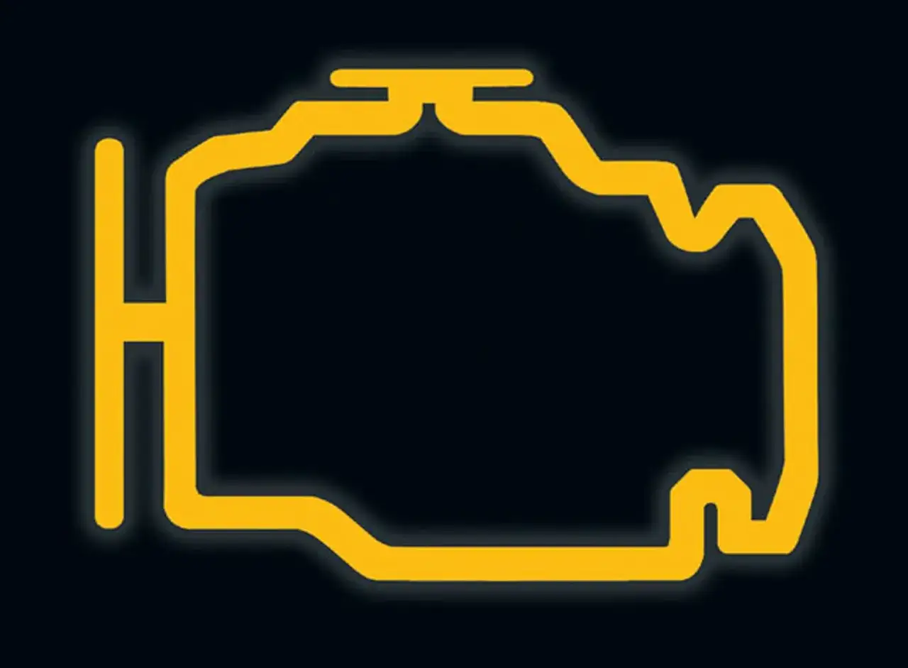 Żółta kontrolka check engine świeci się na desce rozdzielczej, sygnalizując potencjalny problem z silnikiem.