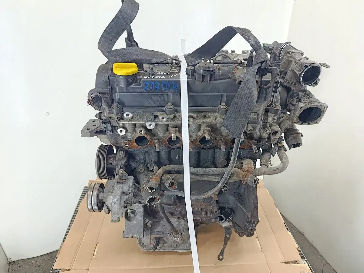 Silnik Opel Astra H 1.7 CDTI, gotowy do montażu. Widoczne elementy osprzętu i mocowania.